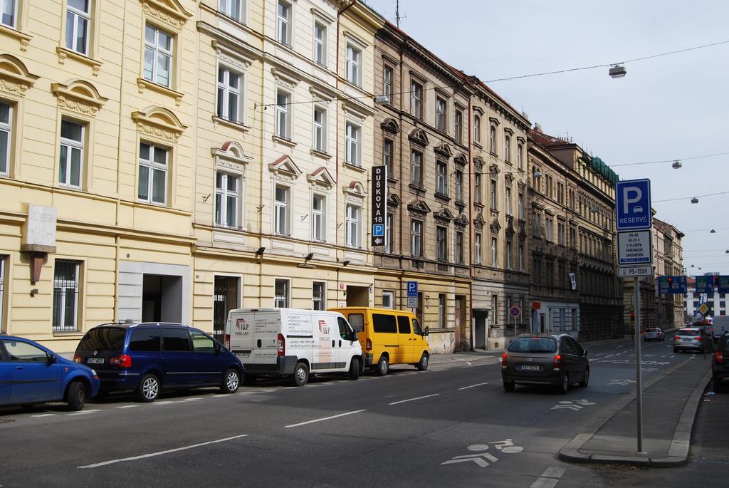 Duskova Apartments Prag Exterior foto